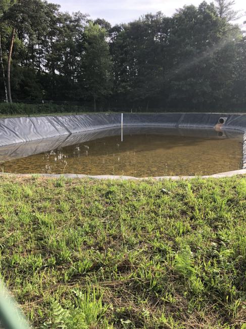Un des 6 bassins récupérant l'eau pluviale